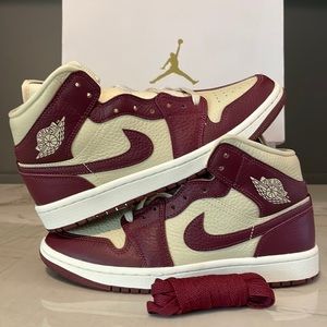 Air Jordan 1 Mid SE WMNS